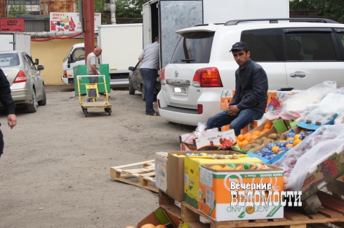 Торговцы екатеринбургской овощебазы живут в ожидании «шторма»