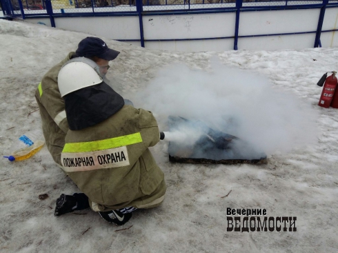 Екатеринбургских школьников вывели на улицу (ФОТО)
