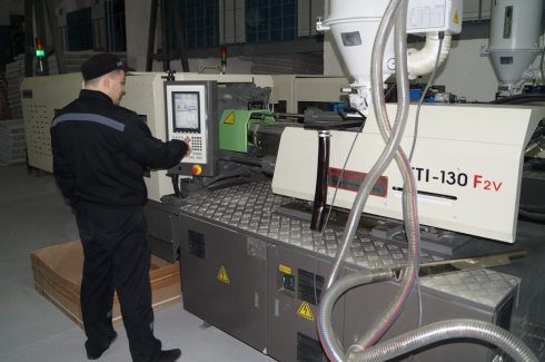 Свердловчане впервые в России начали производство бритвенных станков в колонии