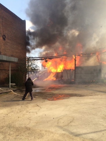 По следам вчерашнего поджога: на екатеринбургской овощебазе № 4 работает ОБОП