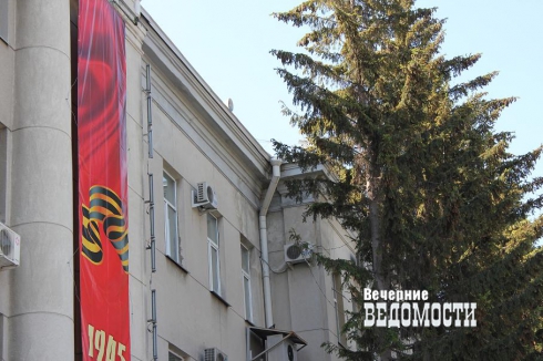 В Кургане блогер обнаружил нарушения правил благоустройства в зданиях, где работают чиновники. «Смогут ли наказать власти сами себя?»