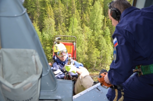 Спасатели эвакуировали туриста с перевала Дятлова (ФОТО)