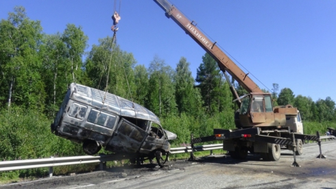 На трассе Ивдель – ХМАО погиб водитель грузовика, столкнувшись с «Газелью» (фото)