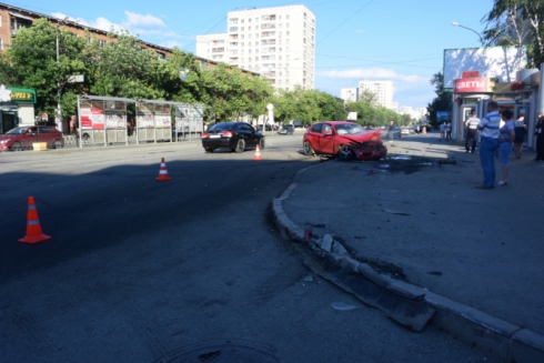 Пять человек пострадали в ДТП на Уралмаше (ФОТО)