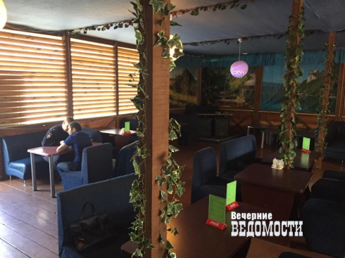 «На святое покусились, негодяи»! Жители Екатеринбурга недовольны закрытием летних «пивнушек»