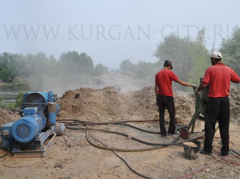 При ремонте Мало-Чаусовского моста в Кургане возникли небольшие трудности