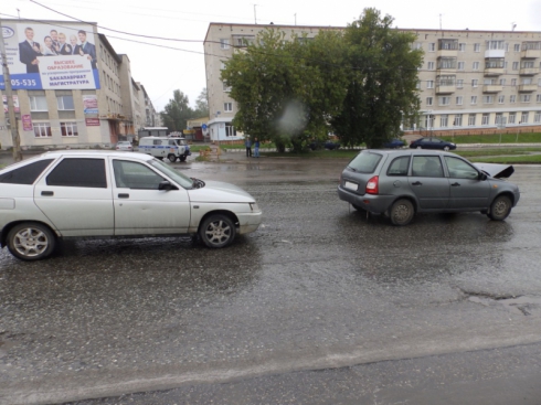 ДТП в Каменске-Уральском собрало «паровозик» из трех машин