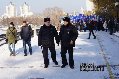 В Екатеринбурге прошла массовая акция в честь Дня народного единства (ФОТОРЕПОРТАЖ)