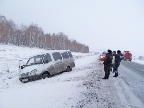 Четверо зауральцев на трассе «Иртыш» взломали фуру и украли 3500 пар перчаток