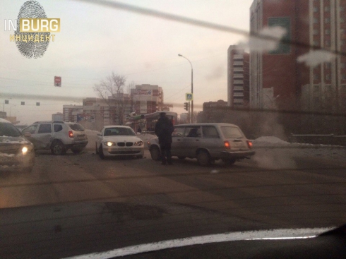 На Опалихинской – Готвальда столкнулись четыре автомобиля