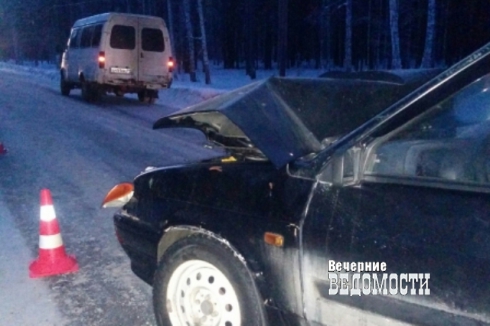 На Урале в аварии с маршруткой пострадали женщина и двое детей