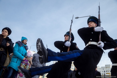В Екатеринбурге открыли памятник «Солдатам России» (ФОТО)