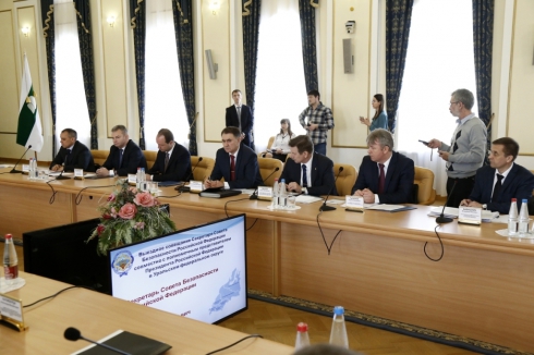 В Кургане Патрушев провел выездное совещание по вопросам госбезопасности