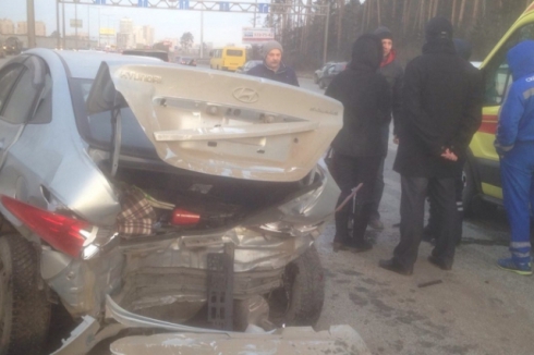 Пять машин врезались друг в друга на пути из екатеринбургского аэропорта