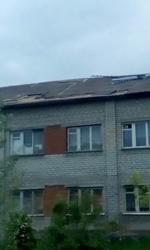В Сысерти ураган снес крышу детской поликлиники (ФОТО)