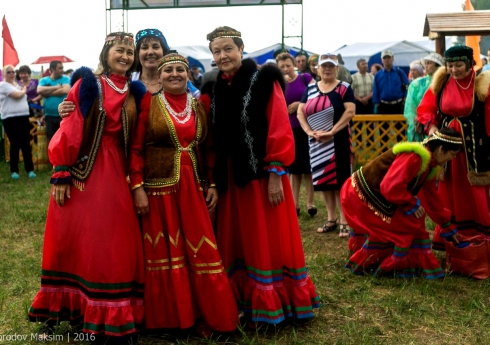 Конные скачки, лазанье на столб и бои мешками – это свердловский Сабантуй
