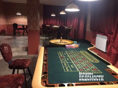 В Екатеринбурге закрыли крупное казино: игровые автоматы, покерные столы, рулетка