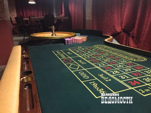 В Екатеринбурге закрыли крупное казино: игровые автоматы, покерные столы, рулетка