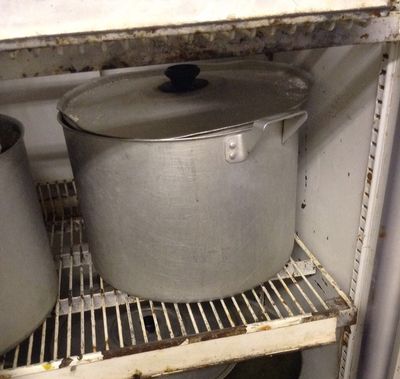 В Екатеринбурге на три месяца закрыли кафе из-за жуткой антисанитарии