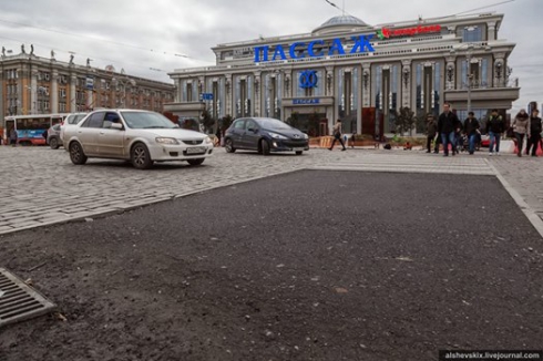 «Сплошное недоразумение». Депутат Госдумы раскритиковал ремонт на площади 1905 года