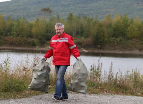 Рабочие двух уральских предприятий вышли на субботник