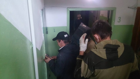 В Екатеринбурге выселили женщину, захламившую квартиру мусором с помоек