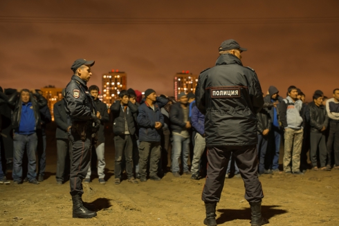 Полицейские «прошерстили» строящийся микрорайон в Екатеринбурге в поисках нелегальных мигрантов