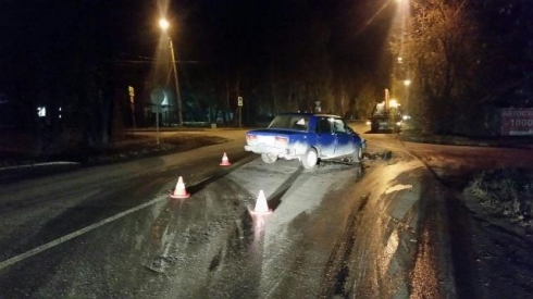 В Березовском столкнулись ВАЗ и КамАЗ. Пострадали двое