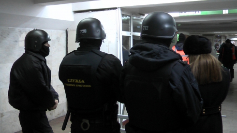 В переходах двух станций екатеринбургского метро демонтировали киоски