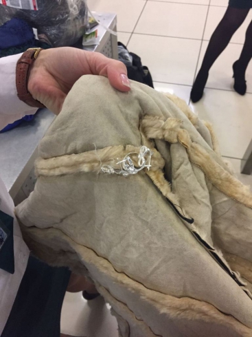 Свердловские таможенники обнаружили ювелирные  изделия в дубленке