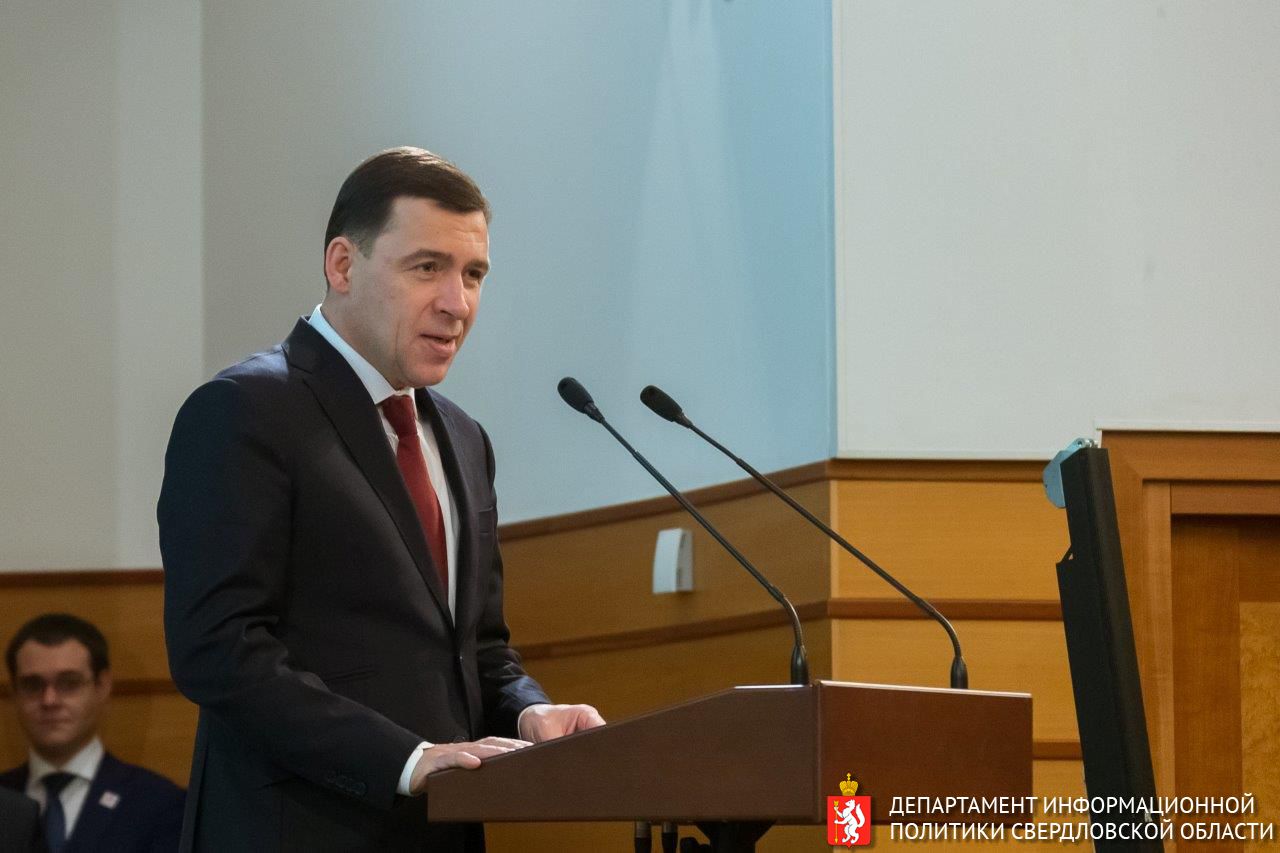 Ключи от губернаторского автомобиля получила лучшая доярка Свердловской области в канун 8 Марта Ключи от губернаторского автомобиля получила лучшая доярка Свердловской области в канун 8 Марта