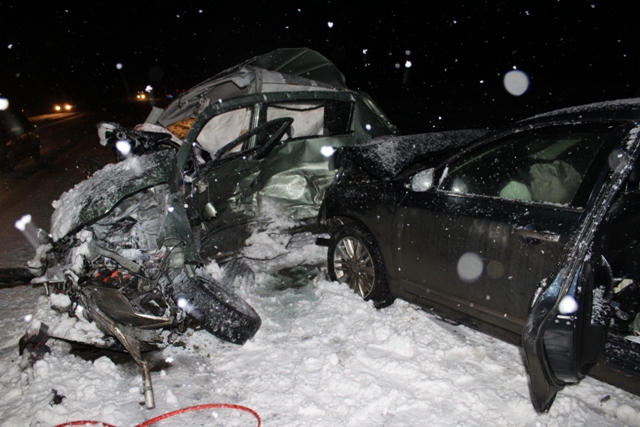 В массовом ДТП на Среднем Урале погибло два человека