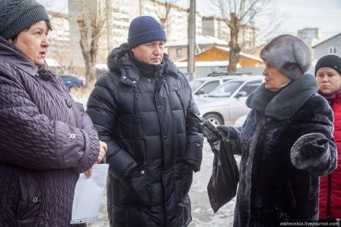 Жители Уралмаша пожаловались депутату Госдумы на магазины по соседству