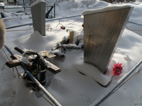 В селе Покровском трое семиклассников разгромили кладбище