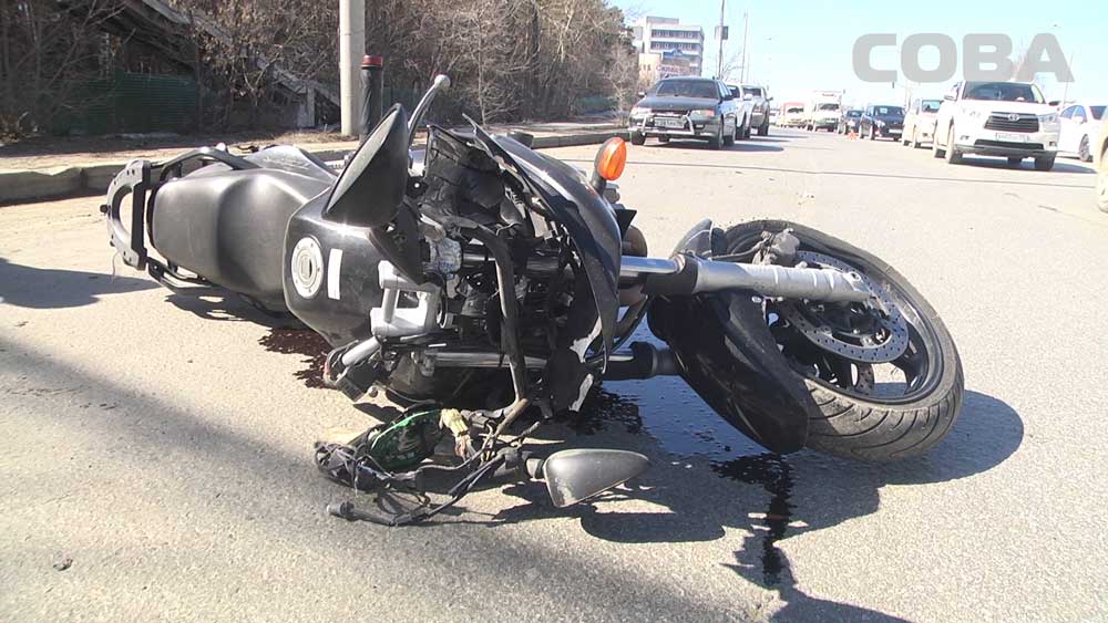 В ДТП на Металлургов пострадал мотоциклист