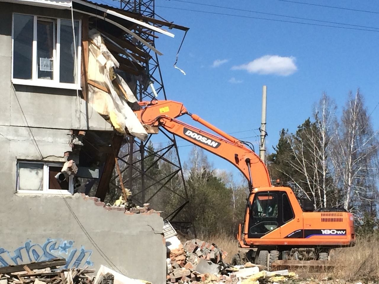 В Екатеринбурге снесли незаконную автомойку