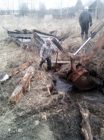 Жители поселка Красногвардейский не дождались помощи и отремонтировали дорогу сами