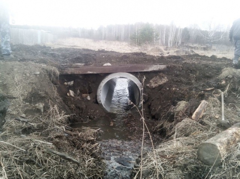 Жители поселка Красногвардейский не дождались помощи и отремонтировали дорогу сами