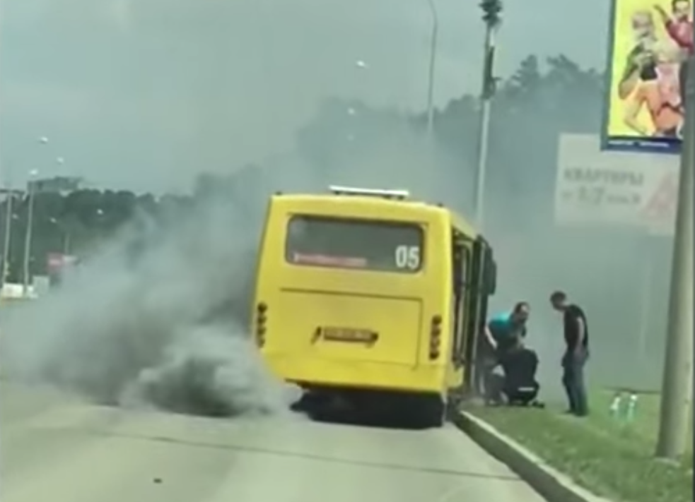 В Екатеринбурге автобус едва не загорелся на ходу