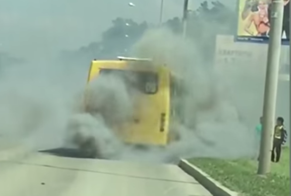 В Екатеринбурге автобус едва не загорелся на ходу