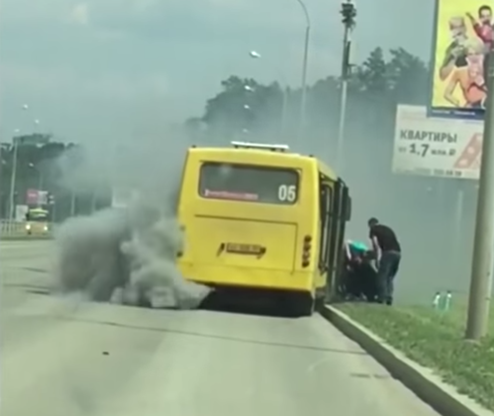 В Екатеринбурге автобус едва не загорелся на ходу