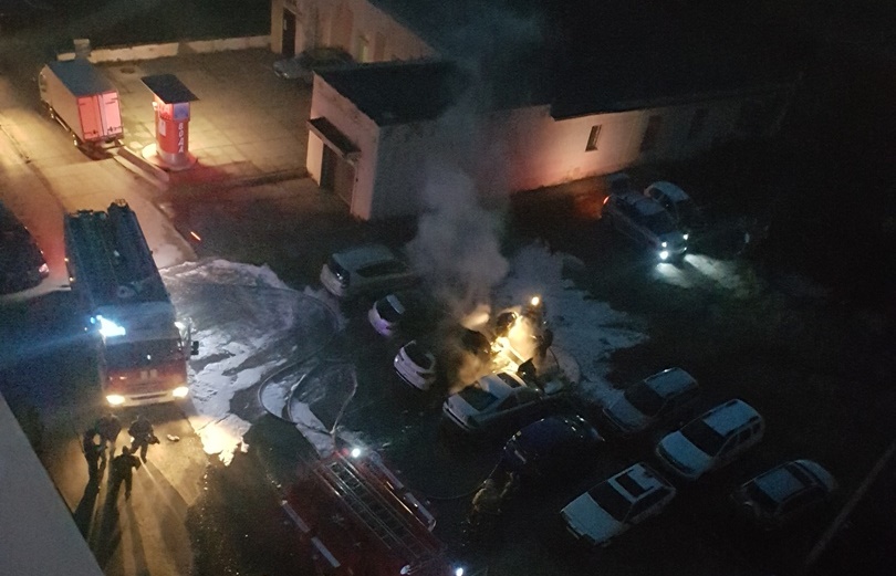 Сразу три автомобиля сгорело в Нижнем Тагиле минувшей ночью