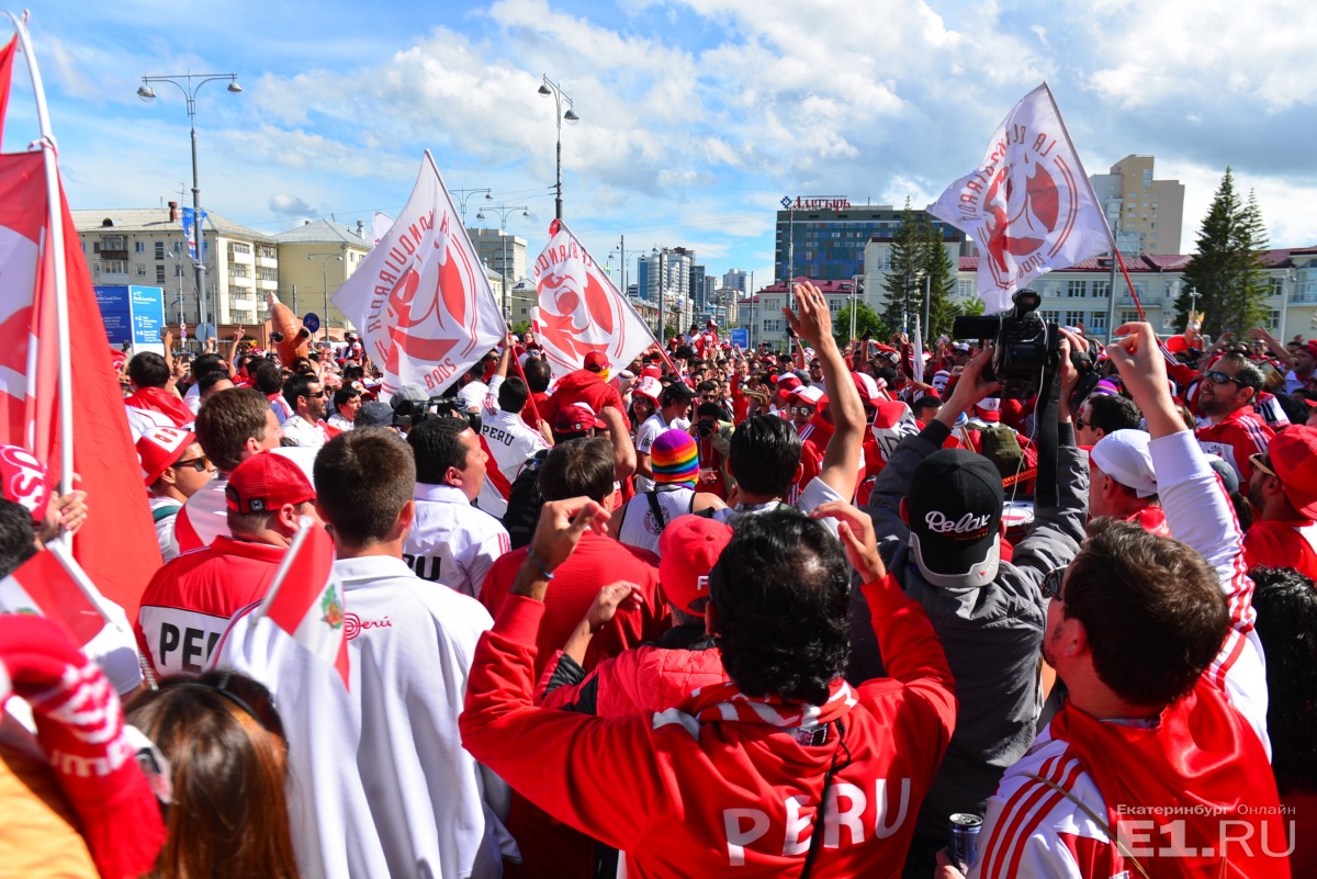 Такого Екатеринбург не видел со времён первомайских демонстраций в Советском Союзе. От поезда до стадиона. Без слов