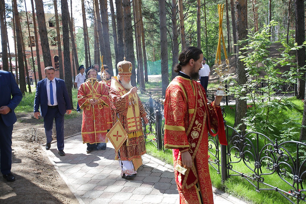 Патриарх Кирилл освятил храм в честь Феодоровской иконы Божией Матери в Алапаевске