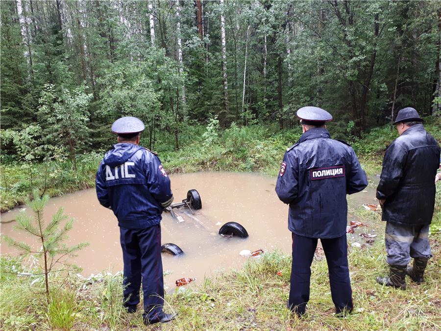 В карьере под Нижним Тагилом утонул автомобиль вместе с водителем