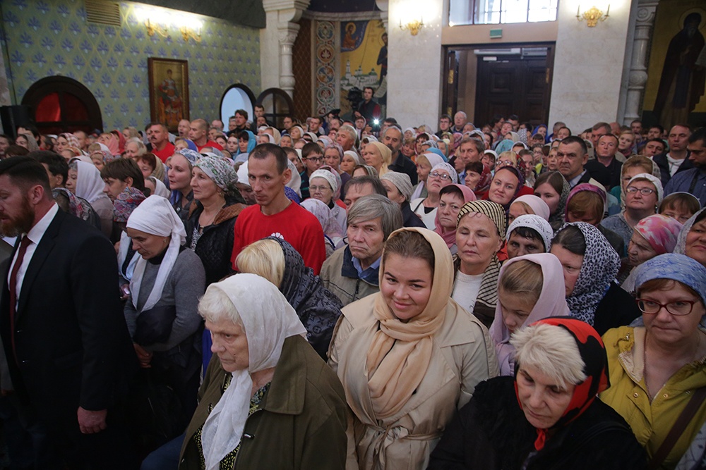 Поклониться мощам святителя Спиридона в Храме на Крови пришли более 9 тысяч человек