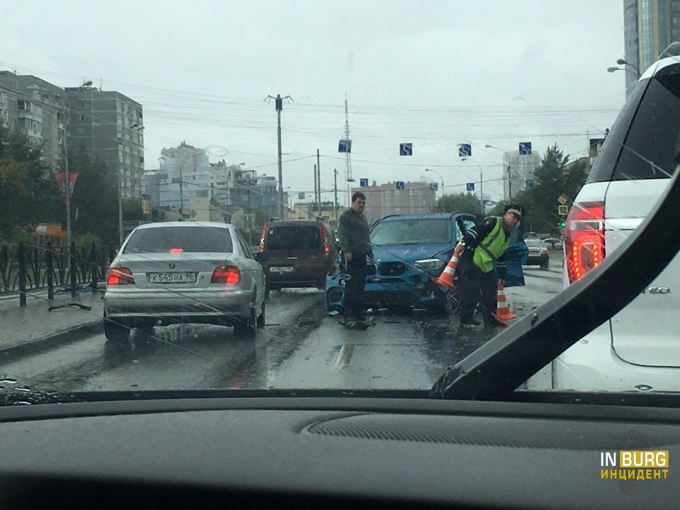 В Екатеринбурге дождь стал причиной нескольких ДТП