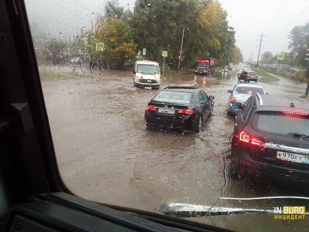 В Екатеринбурге дождь стал причиной нескольких ДТП