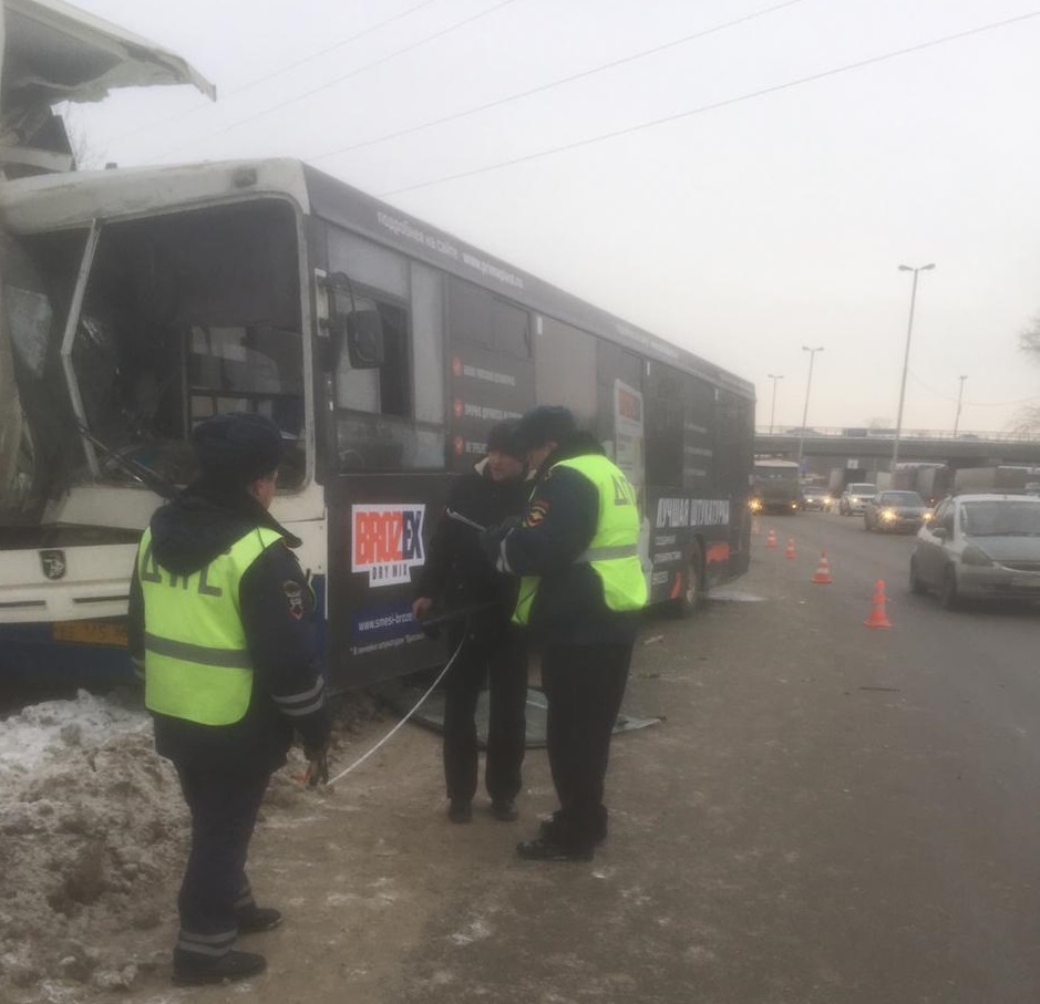 В ДТП с участием автобуса на дублёре Сибирского тракта пострадали 9 человек