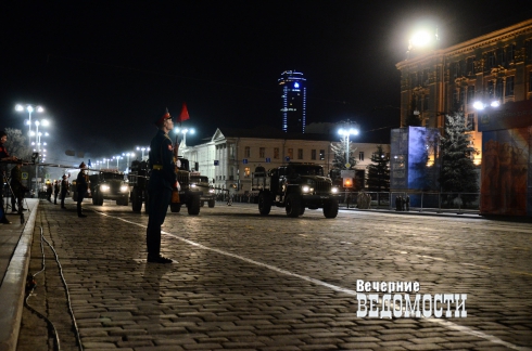 Генеральная репетиция парада Победы прошла в Екатеринбурге (ФОТО)